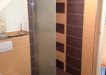 Trennwand mit satiniertem Glas